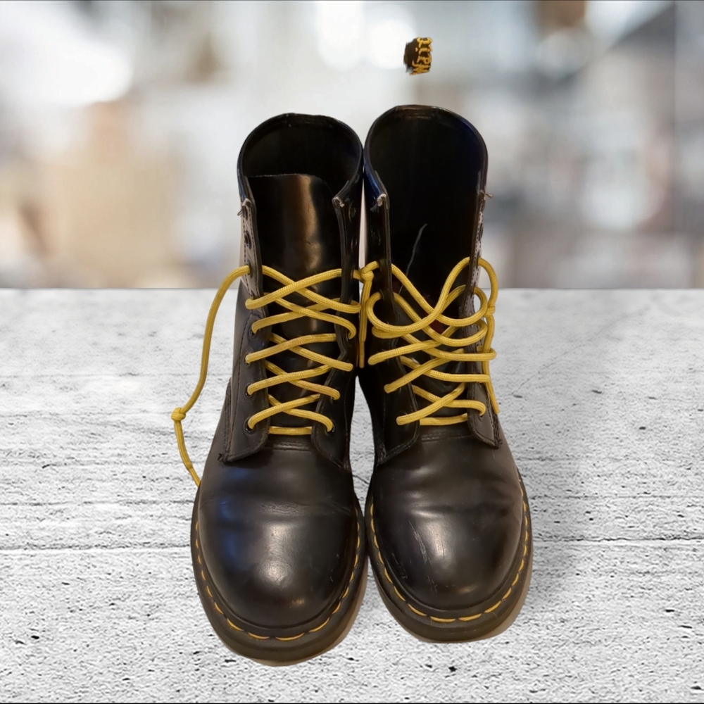 Dr. Martens women's leather boots size 9